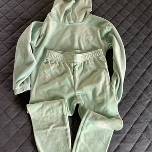 Under Armour 2 piece girls mint color velour sweatsuit